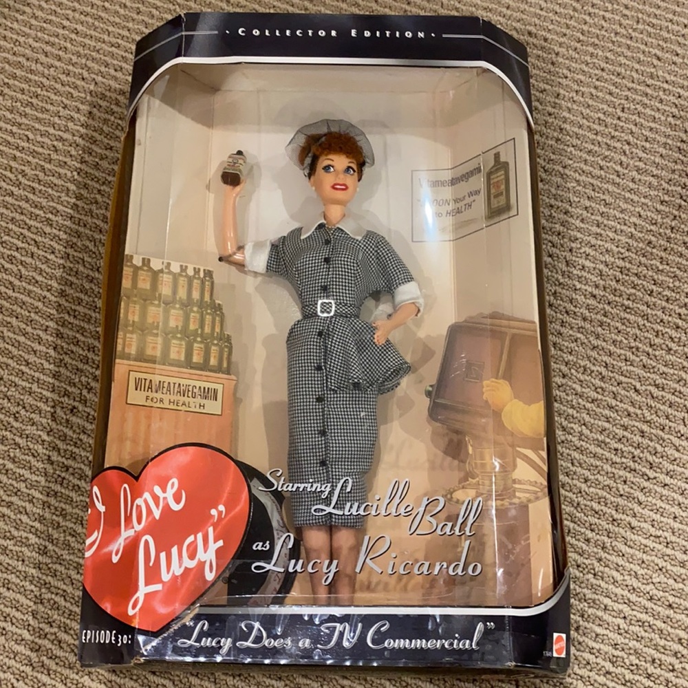 LUCILLE BALL COLLECTORS EDITION DOLL - Picture 3 of 15